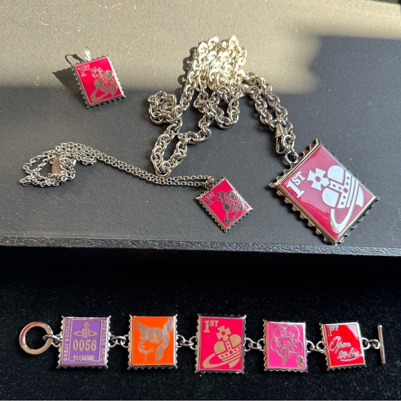 Vivienne Westwood Rare FW11 Runway Stamps long Necklace – RARE - Collector - Picture 12 of 14